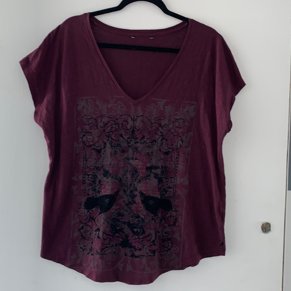 Large Rock & Republic graphic  V-neck T-shirt top